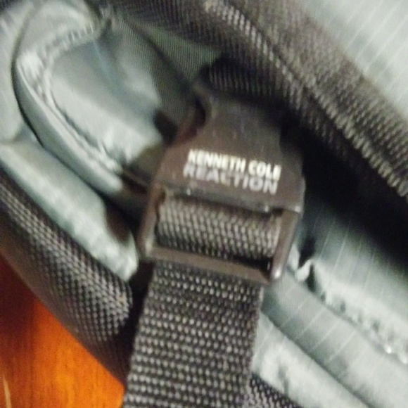 Kenneth Cole | Crossbody Messenger Bag Grey Black - Picture 8 of 8